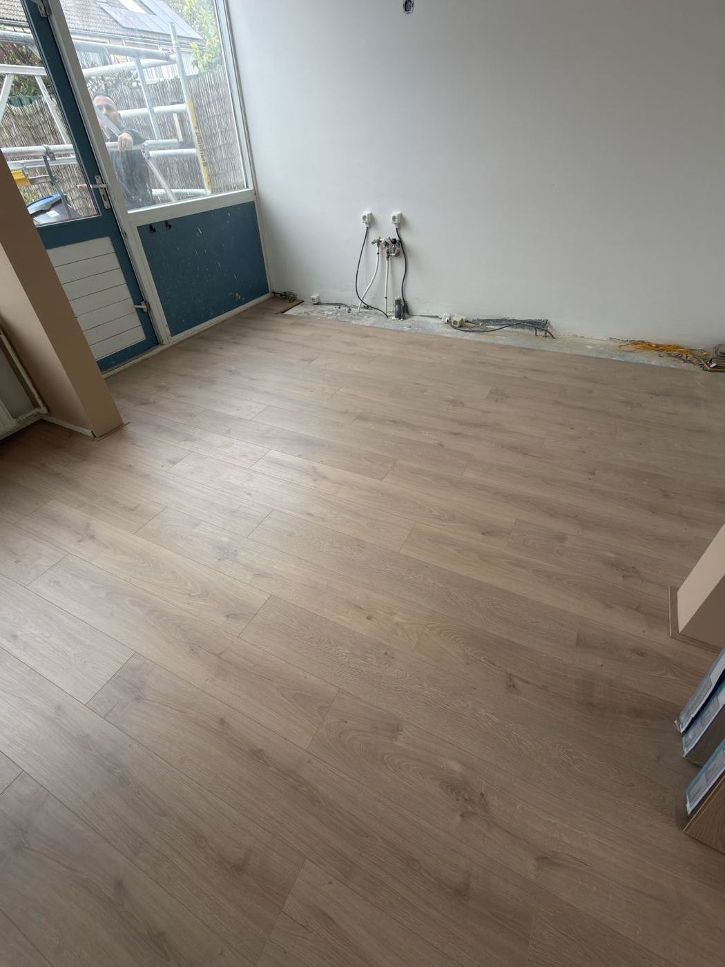 Laminaat in kamer met tuindeur